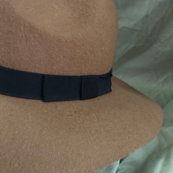 ๐ Ladies Brown Wool Hat - Picture 2 of 3